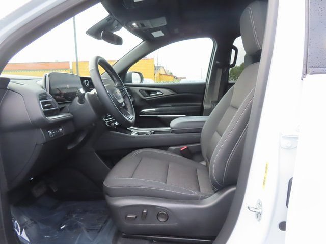 Used 2025 Chevrolet Traverse LT w/ Sun and Wheel Package AWD/4WD image 13