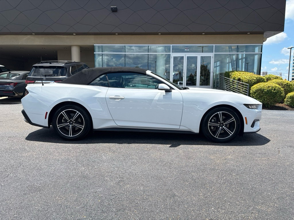 Used 2025 Ford Mustang Premium RWD image 4