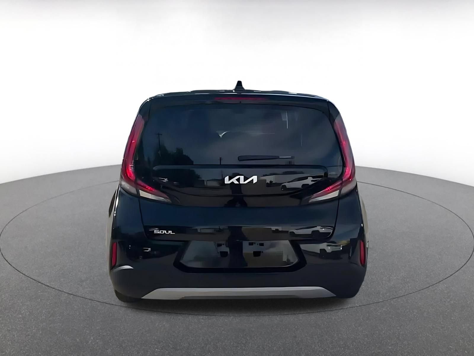 Used 2025 Kia Soul LX w/ LX Technology Package FWD image 12