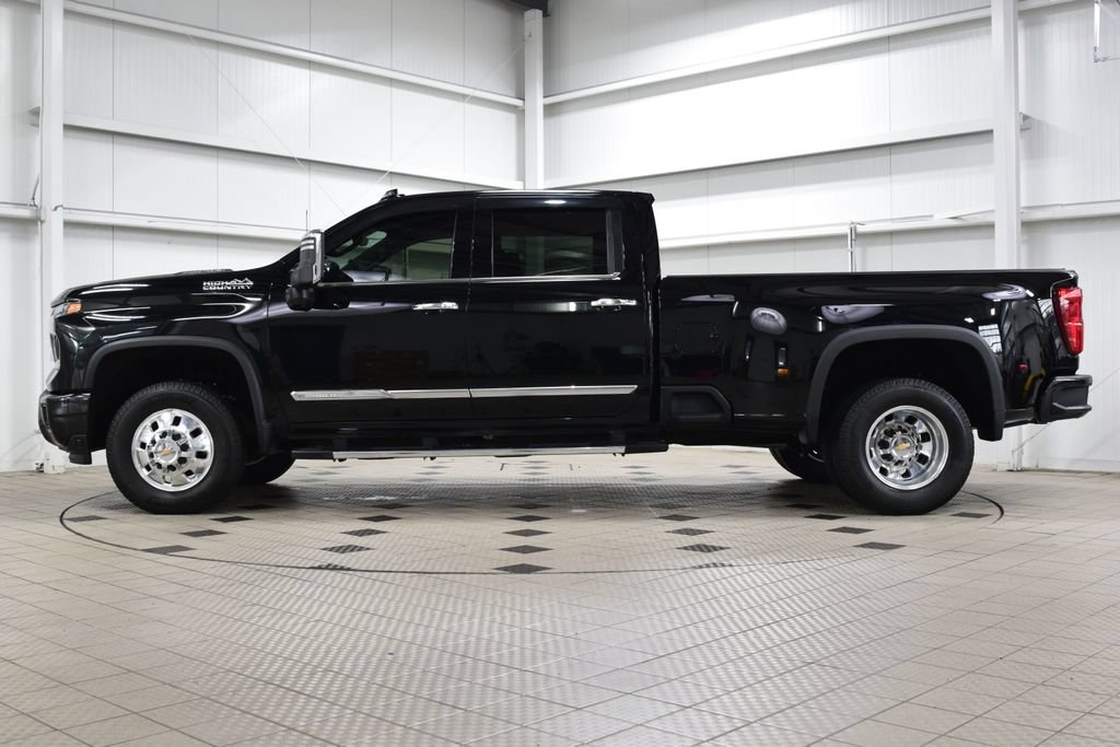 Used 2024 Chevrolet Silverado 3500 High Country w/ High Country Premium Package AWD/4WD image 4