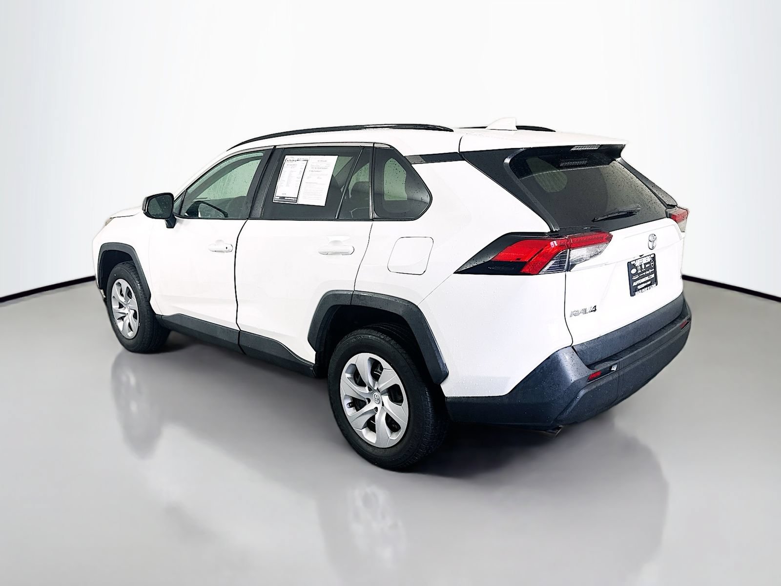 Used 2021 Toyota RAV4 LE AWD/4WD image 5