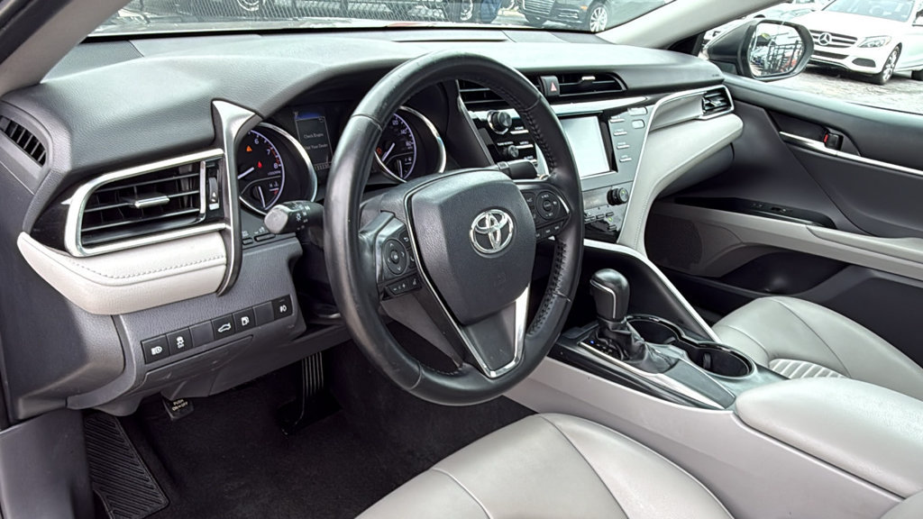 Used 2018 Toyota Camry SE w/ Moonroof Package FWD image 24