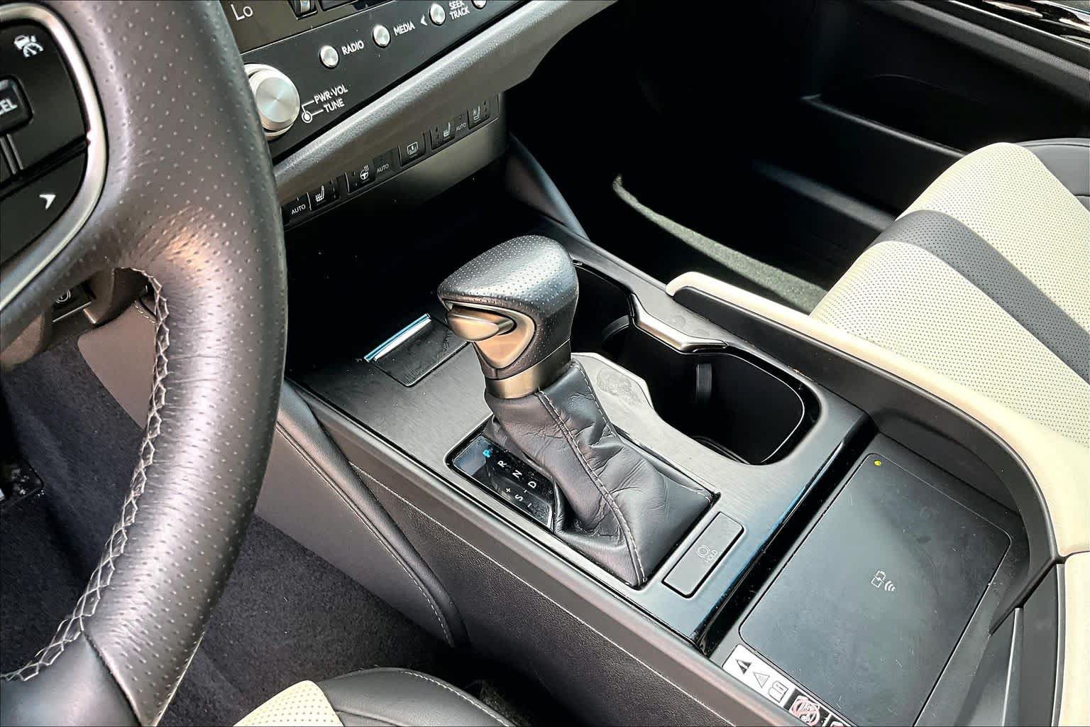 Used 2024 Lexus ES 350 F Sport w/ Accessory Package (Z2) FWD image 17