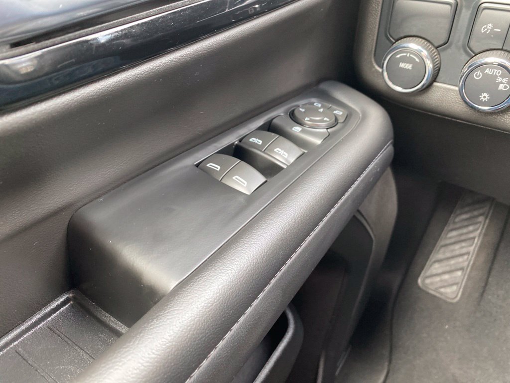 Used 2025 Chevrolet Tahoe LT RWD image 37