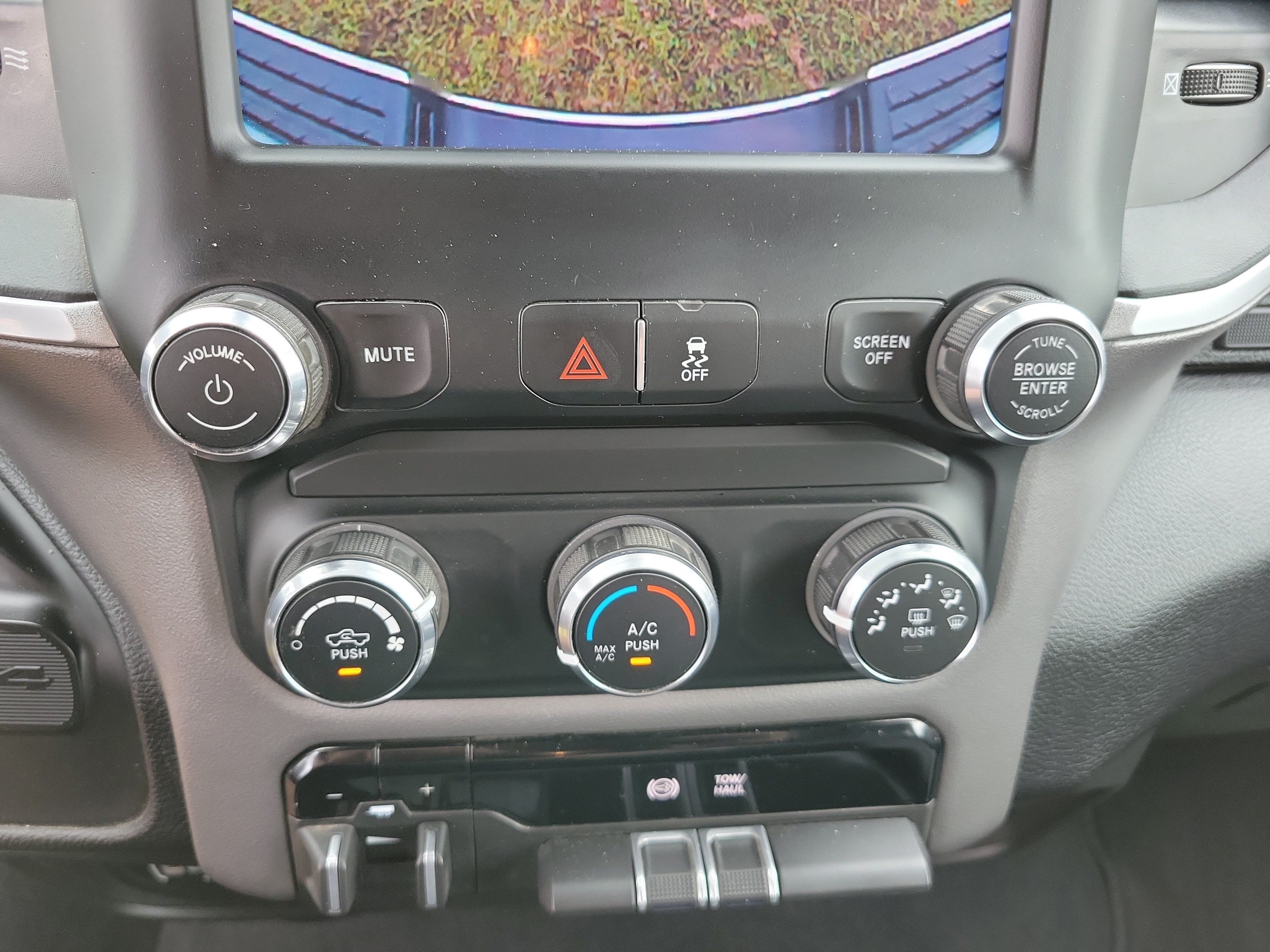 Used 2024 RAM 3500 Big Horn AWD/4WD image 17