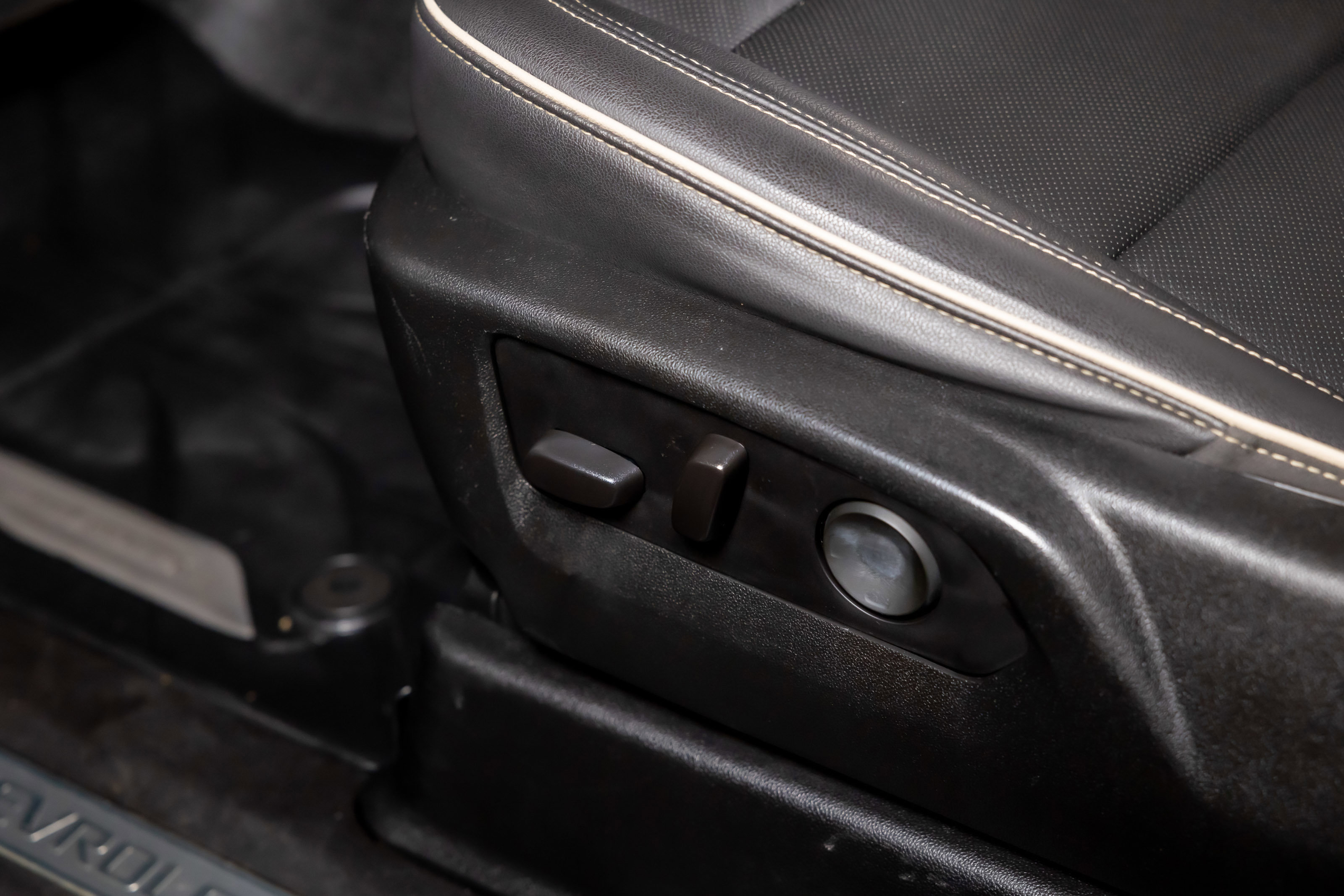 Used 2021 Chevrolet Tahoe Premier w/ Premium Package image 13