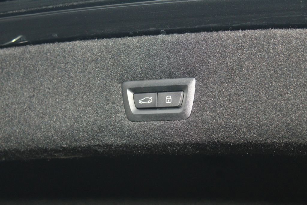 Used 2025 BMW i7 xDrive60 AWD/4WD image 8
