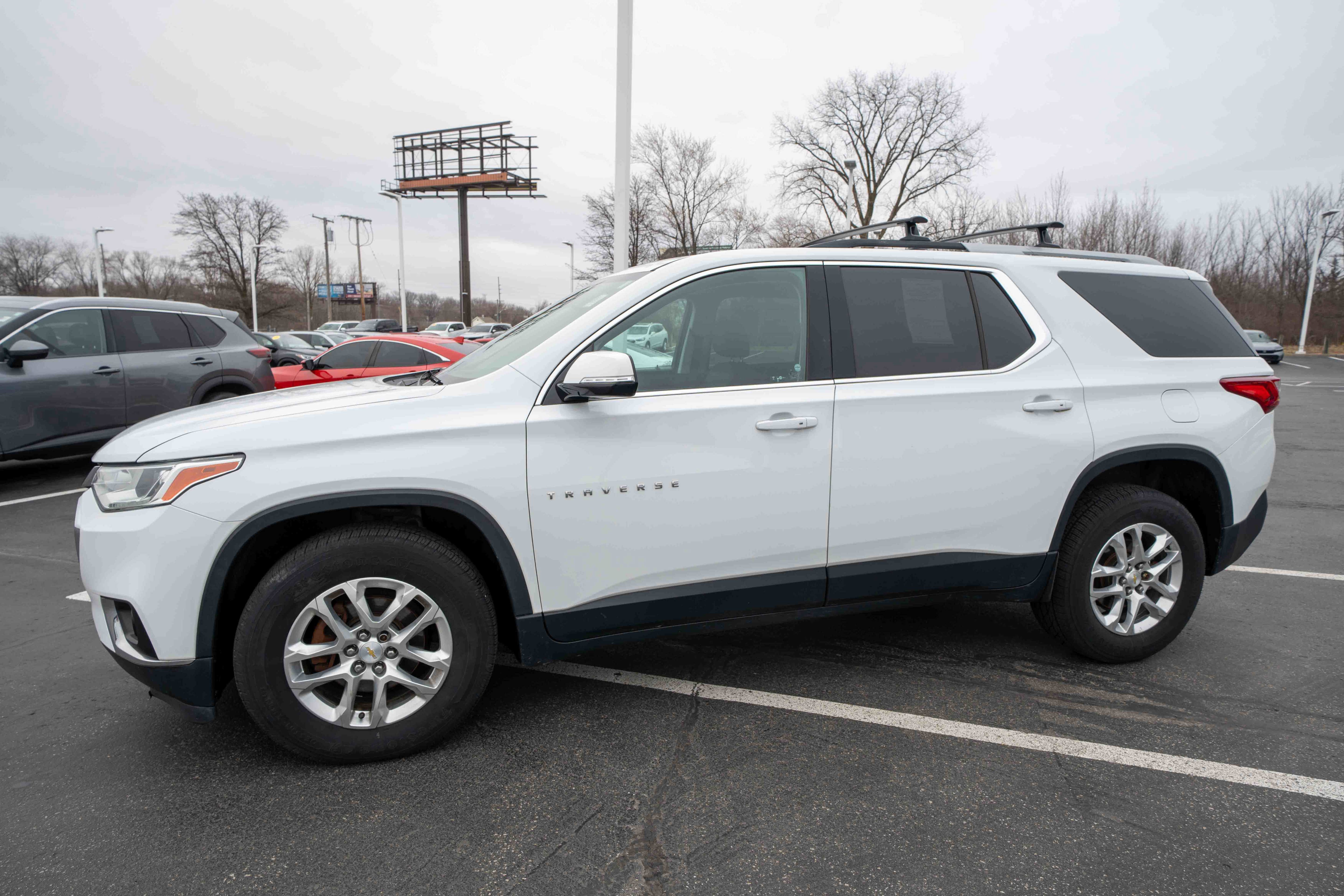 Used 2018 Chevrolet Traverse LT image 3