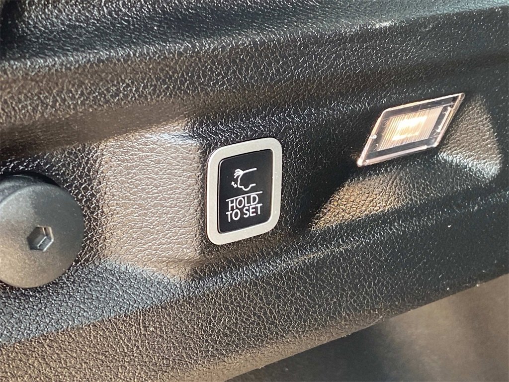 Used 2023 Jeep Grand Cherokee L Laredo w/ Luxury Tech Group I image 13