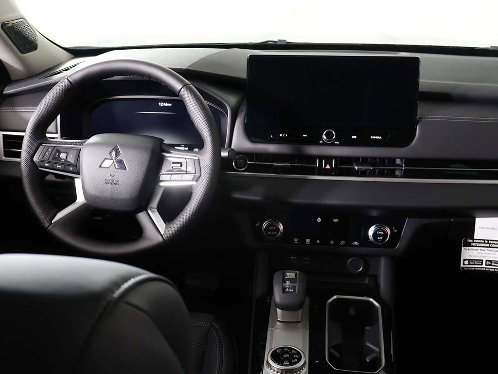 New 2026 Mitsubishi Outlander SE image 38