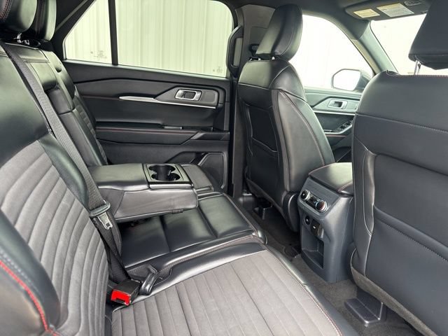 Used 2025 Ford Explorer ST-Line w/ ST-Line Street Pack AWD/4WD image 20