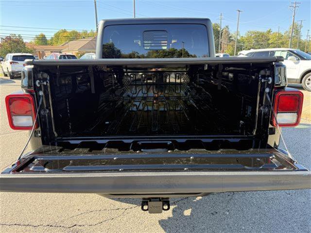 Used 2024 Jeep Gladiator Sport image 25