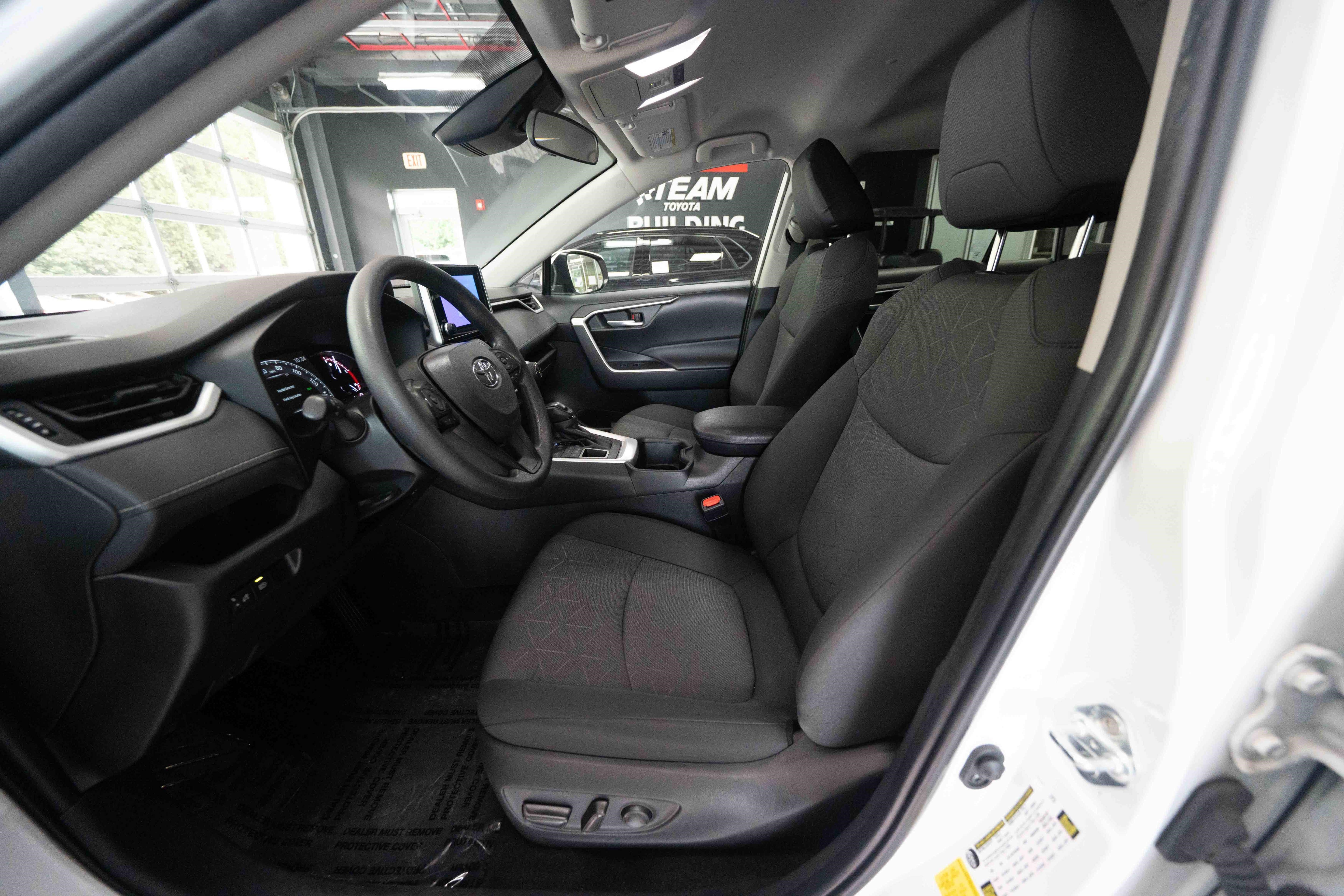 Used 2023 Toyota RAV4 XLE AWD/4WD image 9