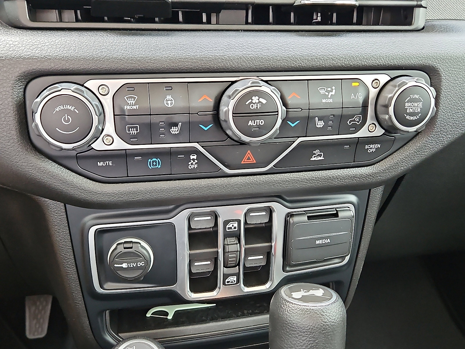 Used 2024 Jeep Wrangler Unlimited w/ Convenience Group AWD/4WD image 14