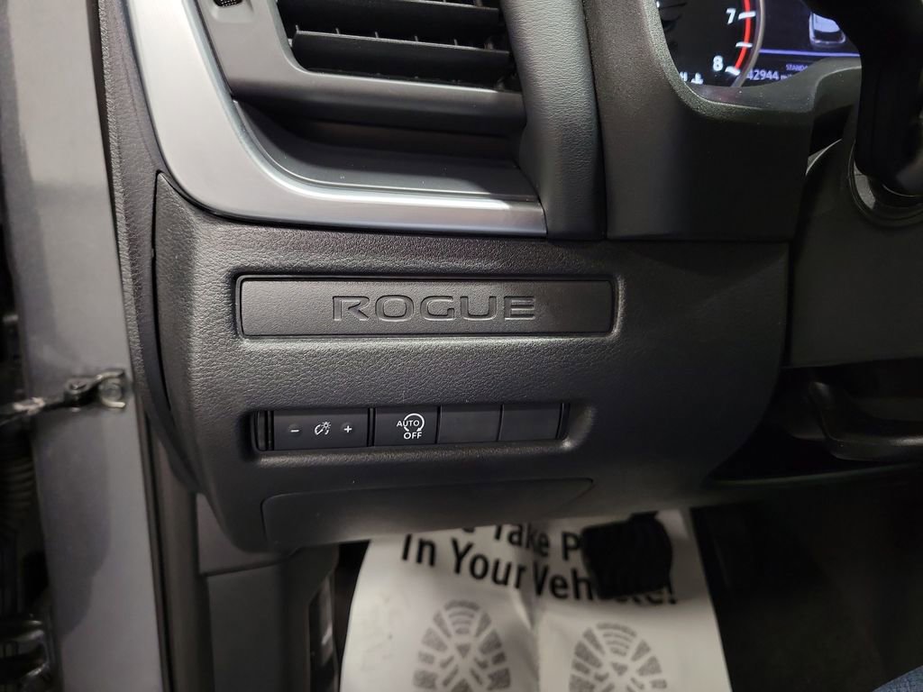 Used 2023 Nissan Rogue S image 21