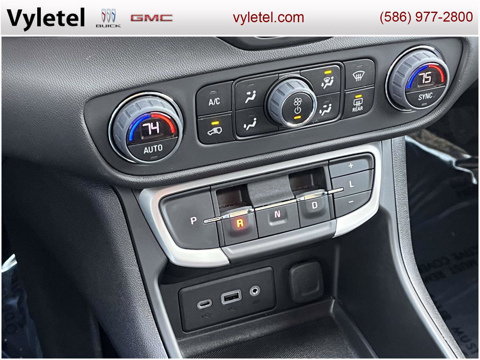 Used 2023 GMC Terrain SLE w/ Driver Convenience Package image 25