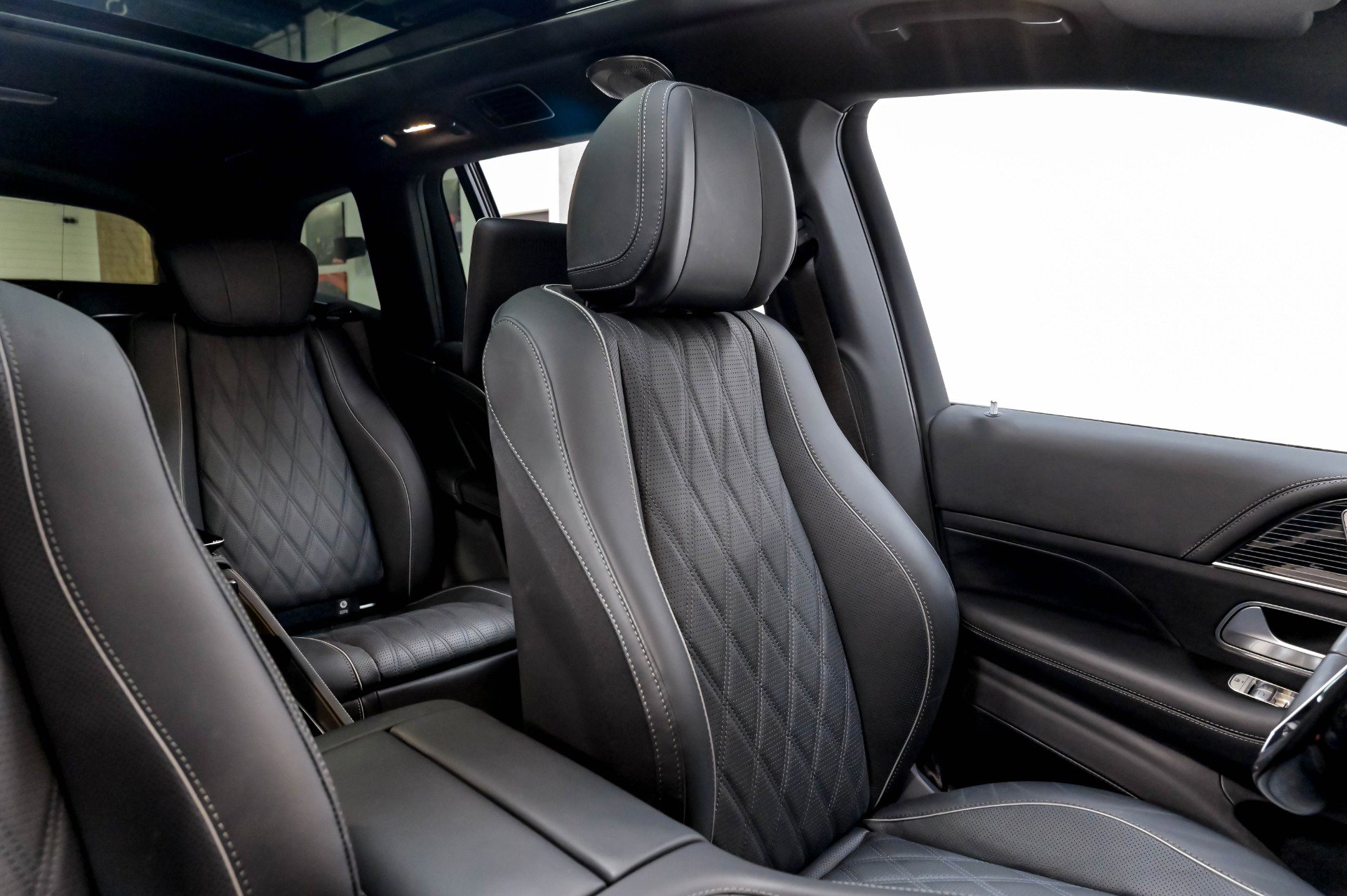 Used 2024 Mercedes-Benz Maybach GLS 600 4MATIC image 23