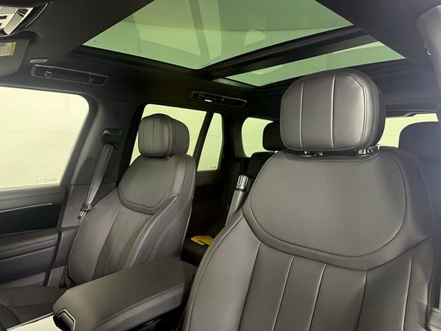 New 2025 Land Rover Range Rover SE image 31