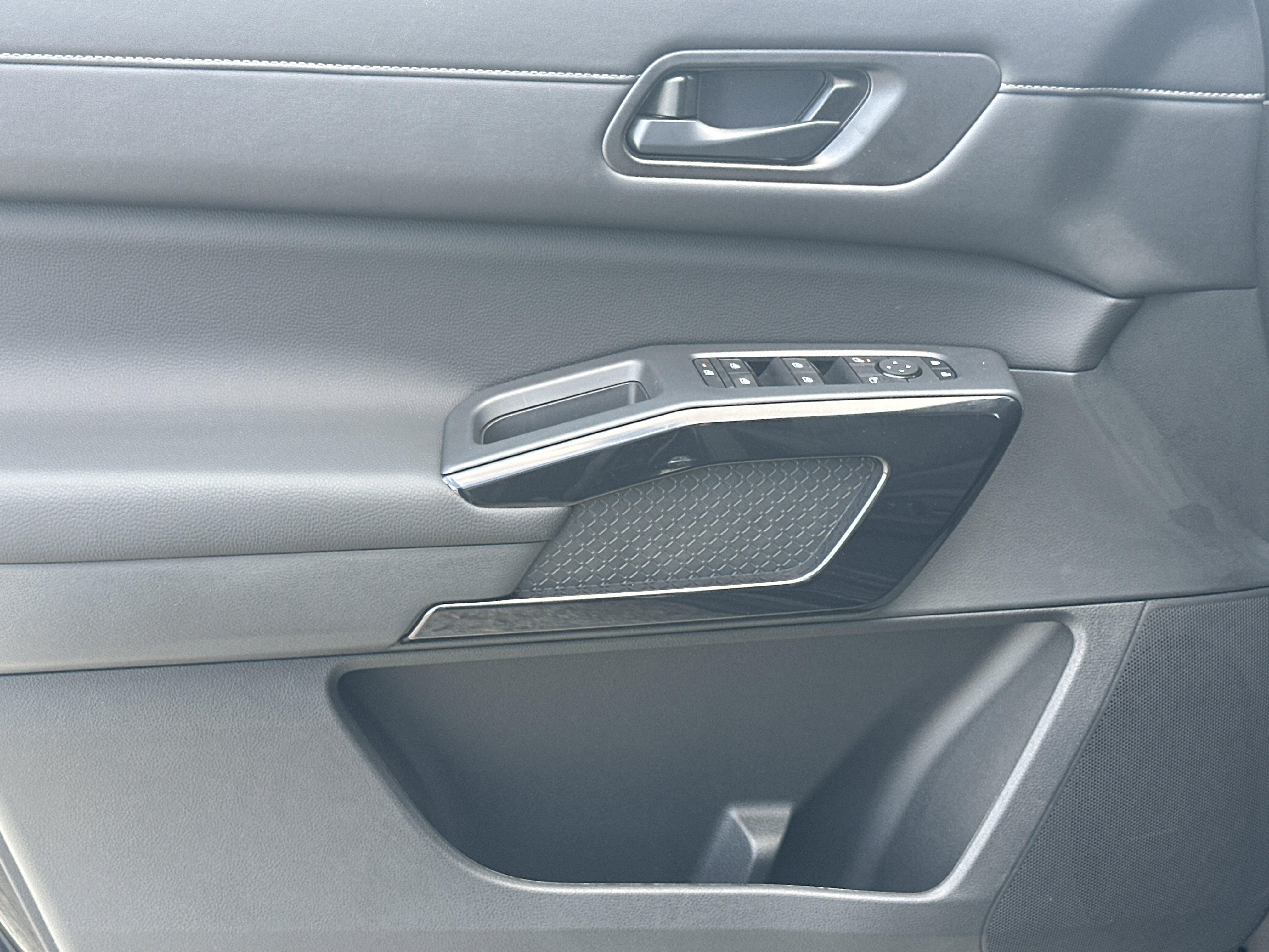 New 2026 Nissan Pathfinder SV FWD image 10