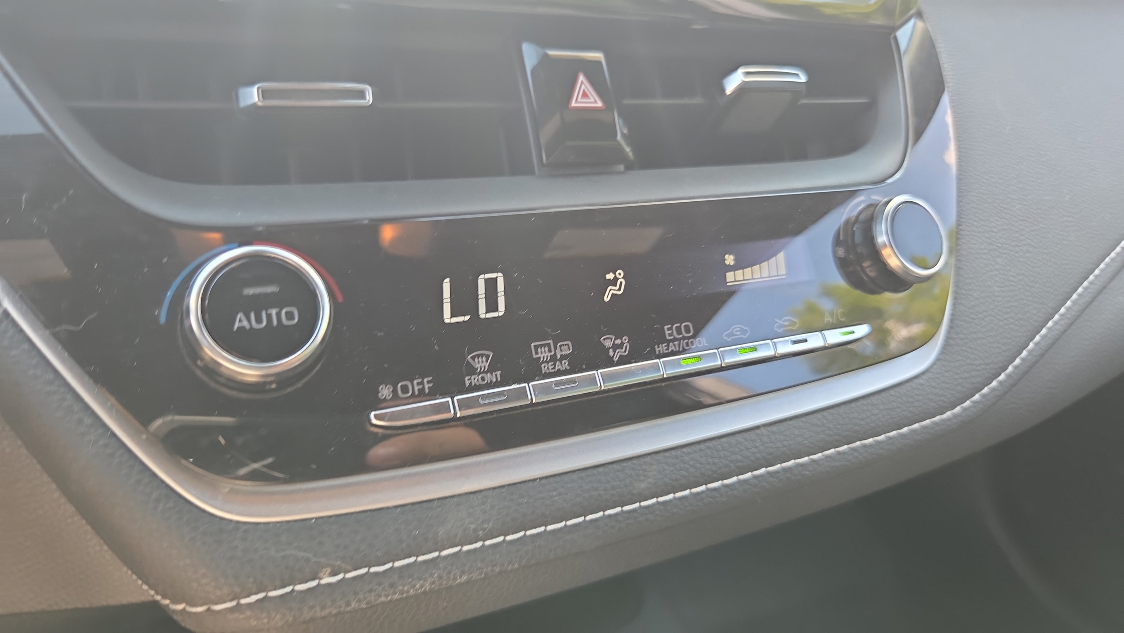 Used 2019 Toyota Corolla SE w/ SE Option Package FWD image 18