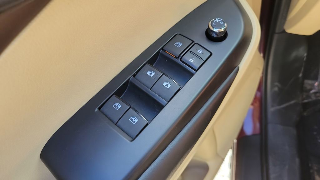 Used 2019 Toyota Highlander XLE image 24