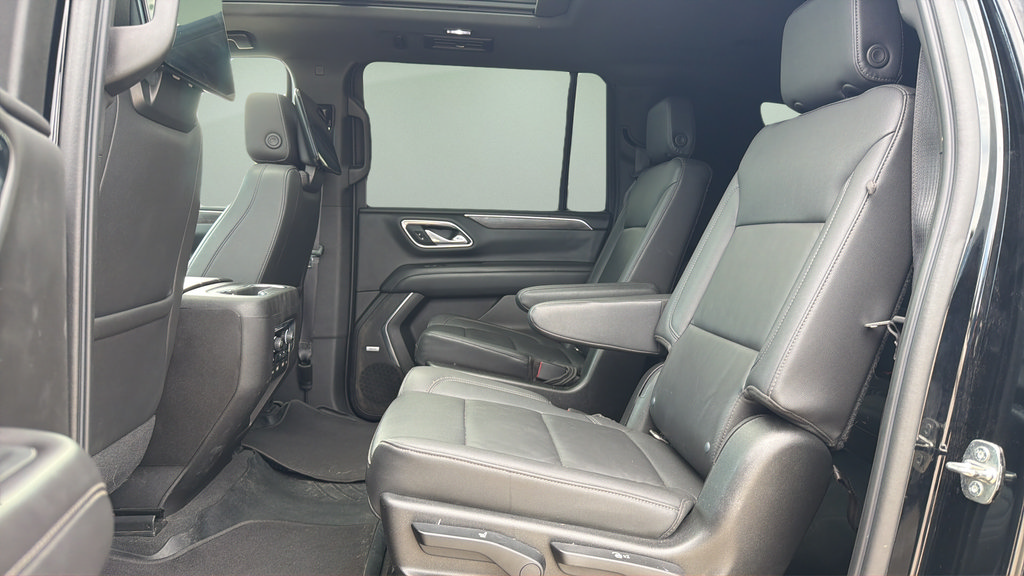 Used 2021 Chevrolet Suburban LT w/ LT Signature Package AWD/4WD image 18