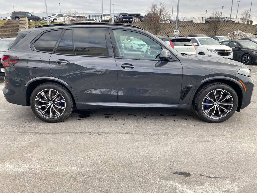 Used 2026 BMW X5 xDrive50e w/ M Sport Package image 4