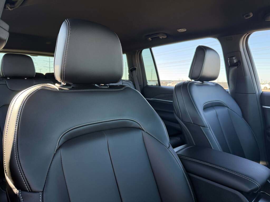 New 2025 Jeep Grand Cherokee L Limited w/ Black Appearance Package image 22