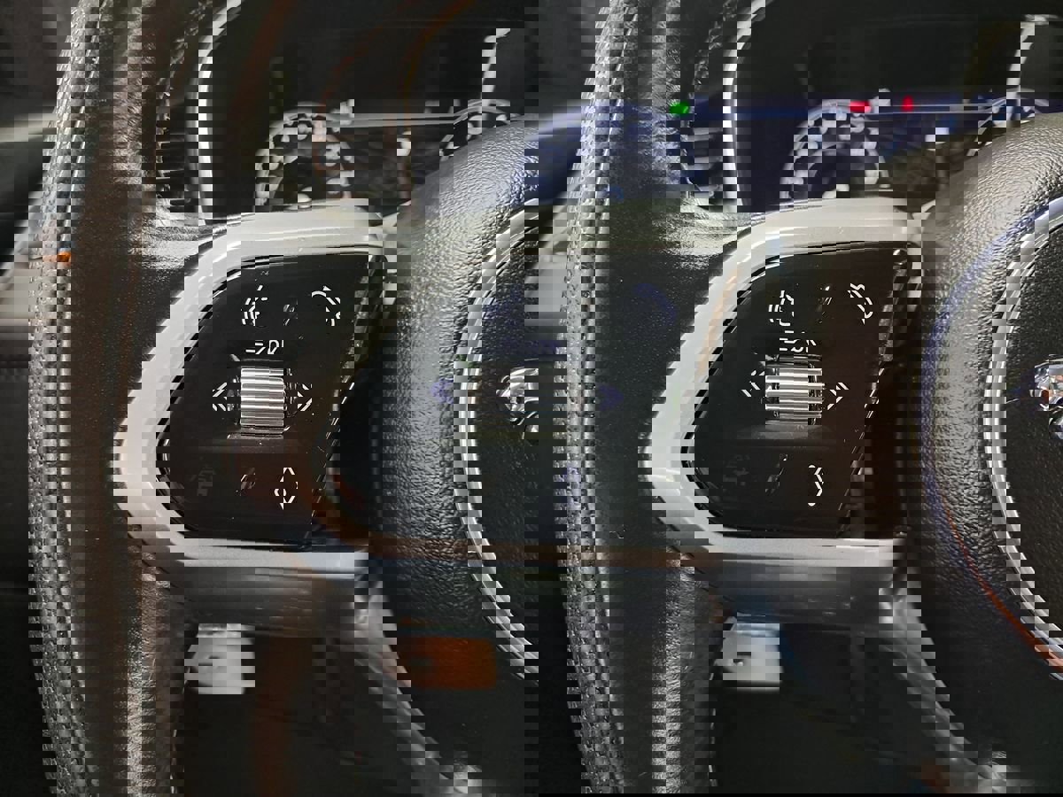 Used 2021 Jaguar F-PACE SVR image 12