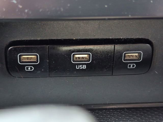 Used 2022 Kia Carnival LX image 30