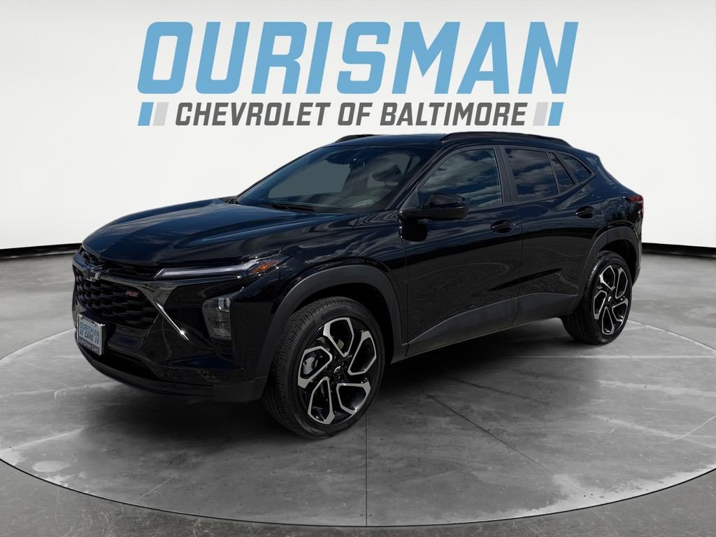 Certified 2025 Chevrolet Trax RS w/ Sunroof Package FWD image 2