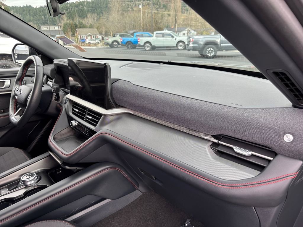 Used 2025 Ford Explorer ST-Line w/ ST-Line Street Pack AWD/4WD image 27