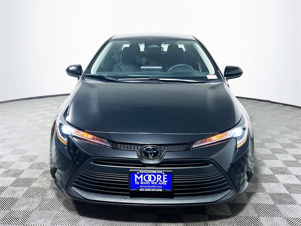 Used 2025 Toyota Corolla LE image 3