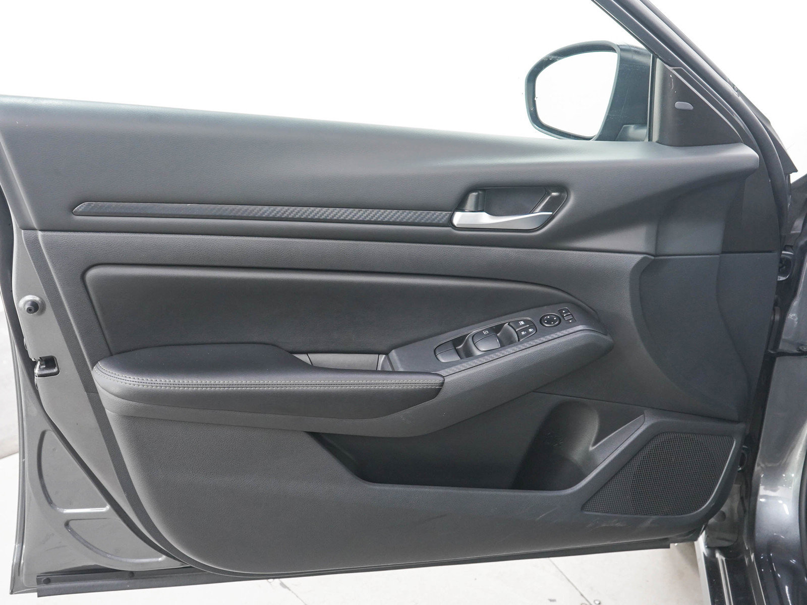 Used 2025 Nissan Altima 2.5 SV AWD/4WD image 18