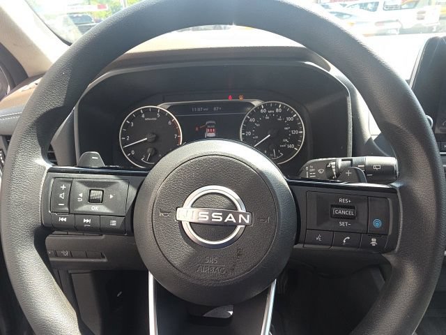 Used 2023 Nissan Rogue SV AWD/4WD image 16