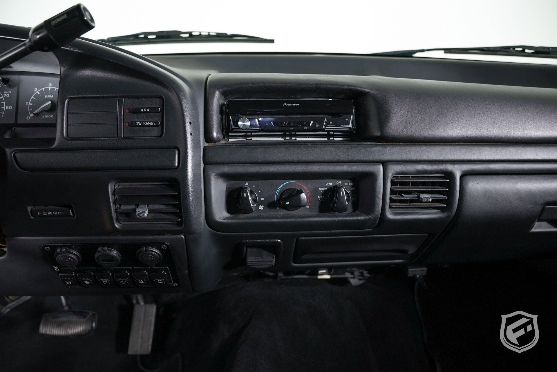 Used 1996 Ford Bronco Eddie Bauer image 24