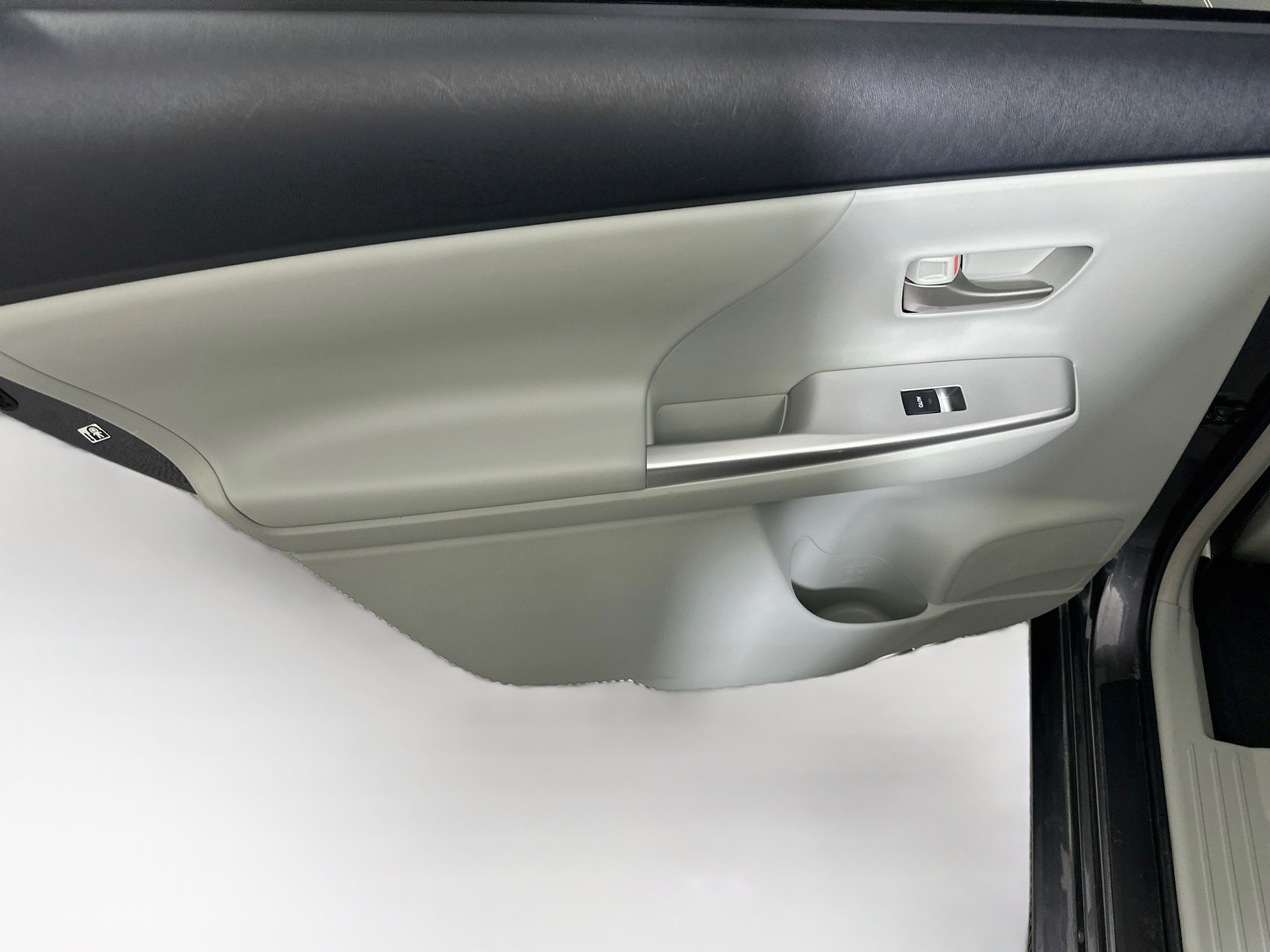 Used 2013 Toyota Prius V Five FWD image 25