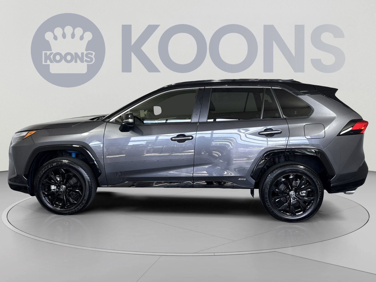 Used 2025 Toyota RAV4 XSE AWD/4WD image 2