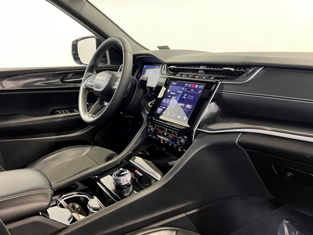 Certified 2023 Jeep Grand Cherokee Altitude image 16