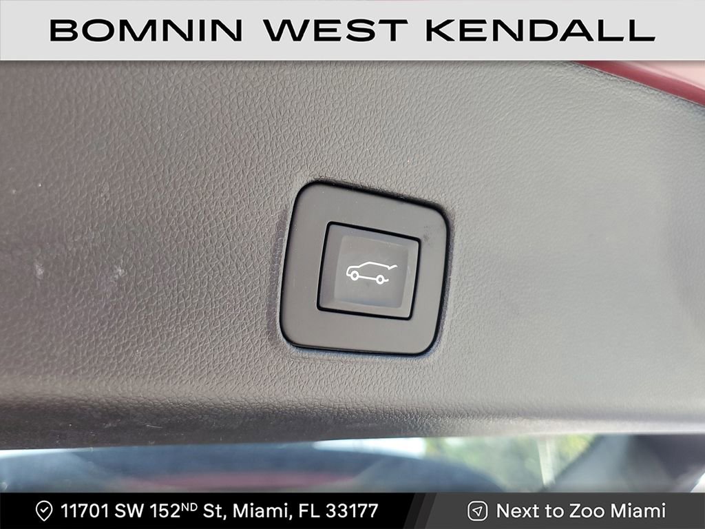 Used 2022 Chevrolet TrailBlazer RS w/ Sun and Liftgate Package image 14