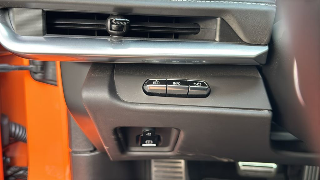 Used 2022 Chevrolet Corvette Stingray Premium Conv w/ Z51 Performance Package image 17