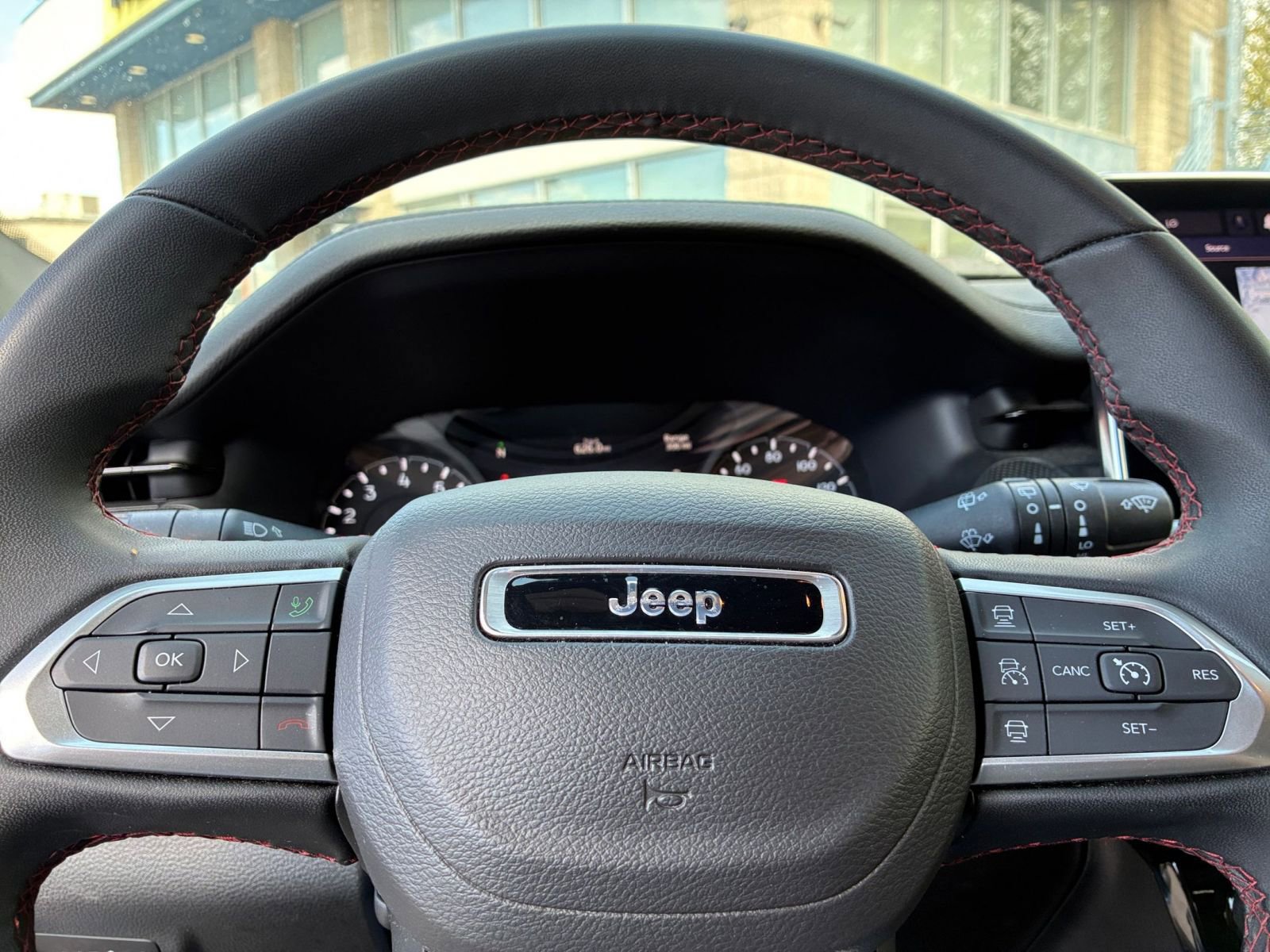 Used 2025 Jeep Compass Trailhawk image 27