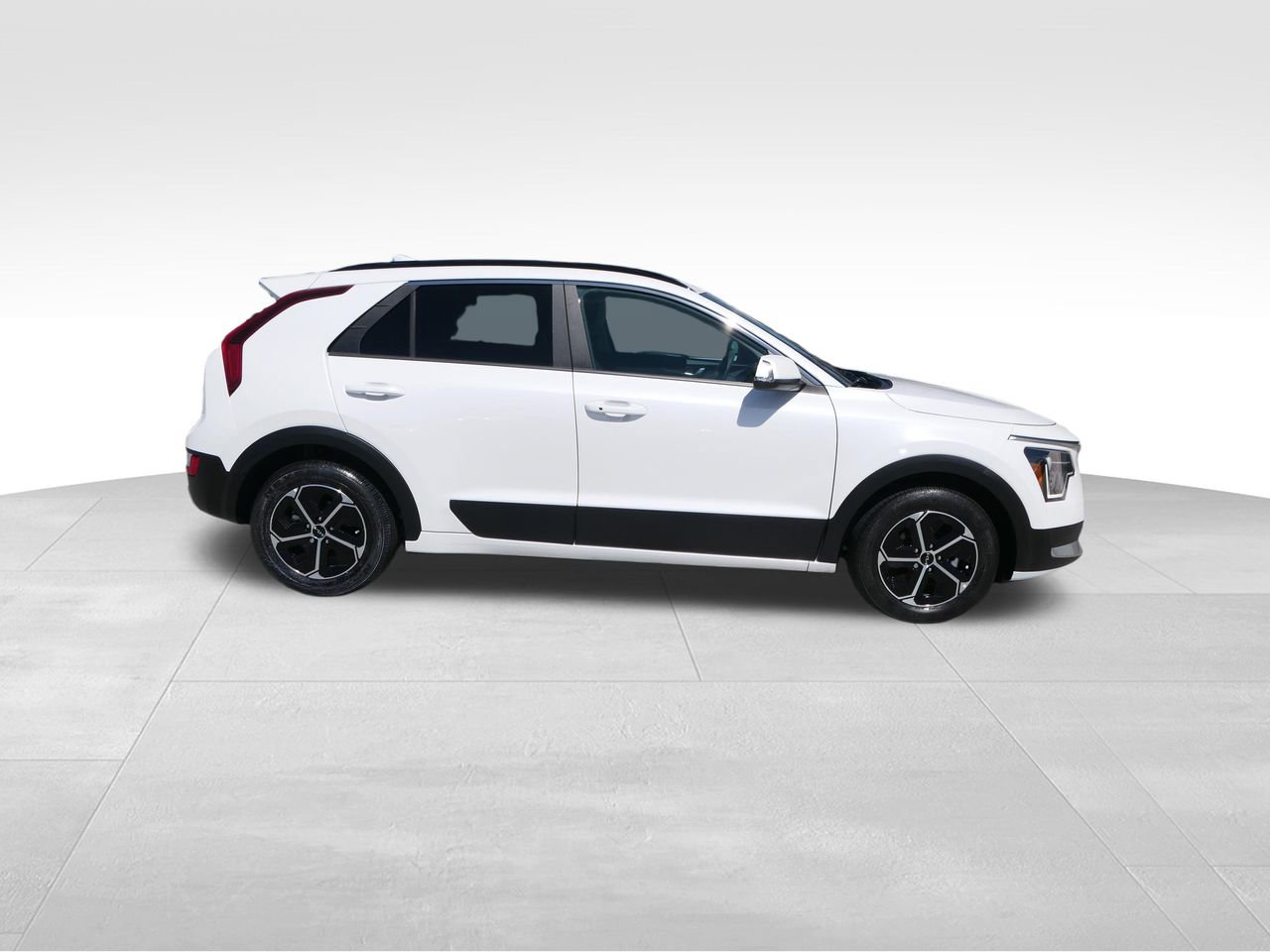 Used 2025 Kia Niro EX FWD image 2
