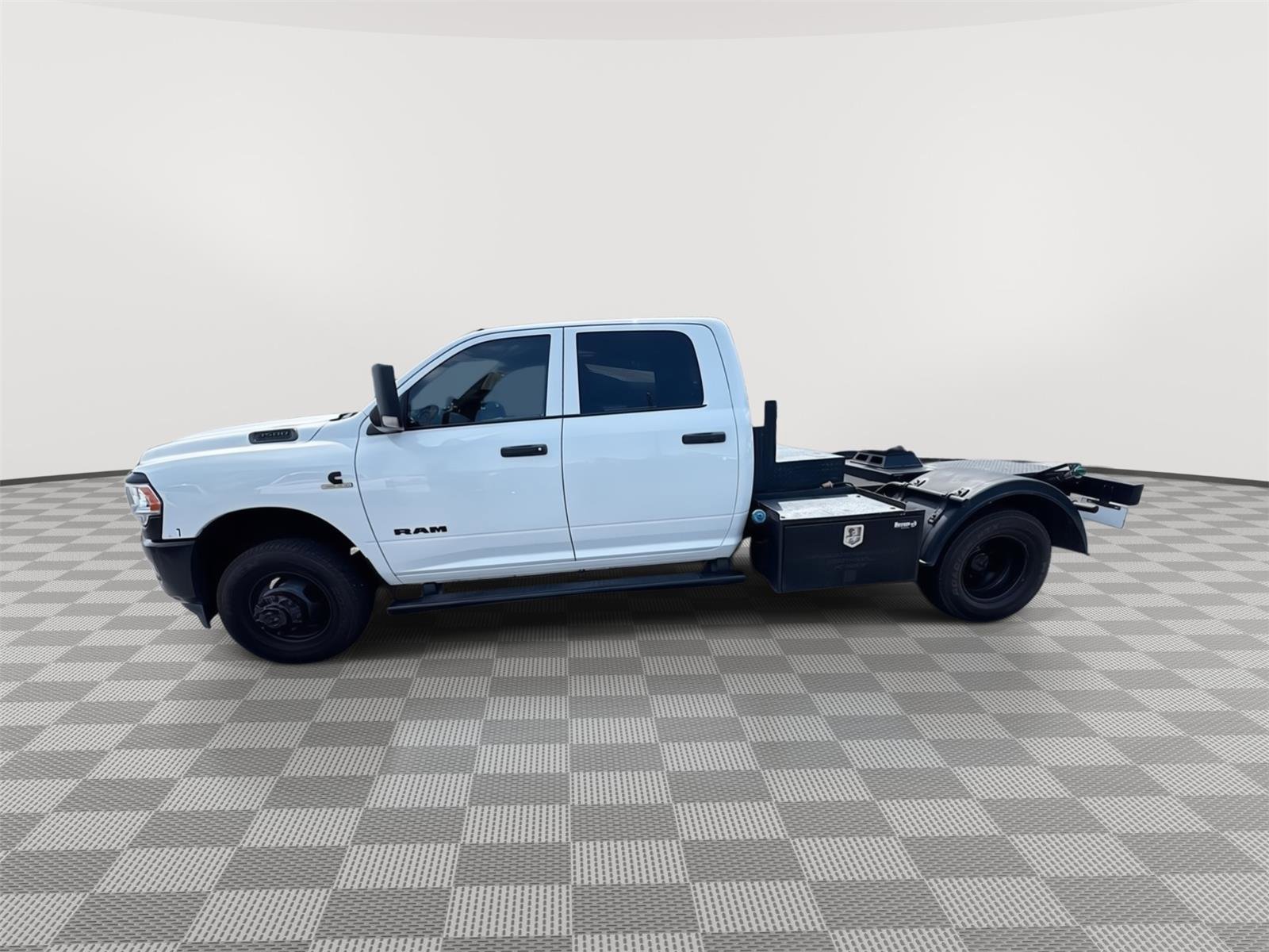 Used 2022 RAM 3500 Tradesman RWD image 3