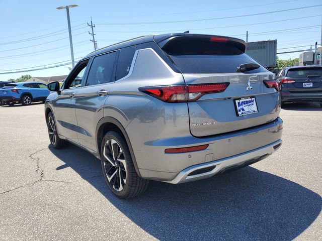 Used 2023 Mitsubishi Outlander SEL AWD/4WD image 3