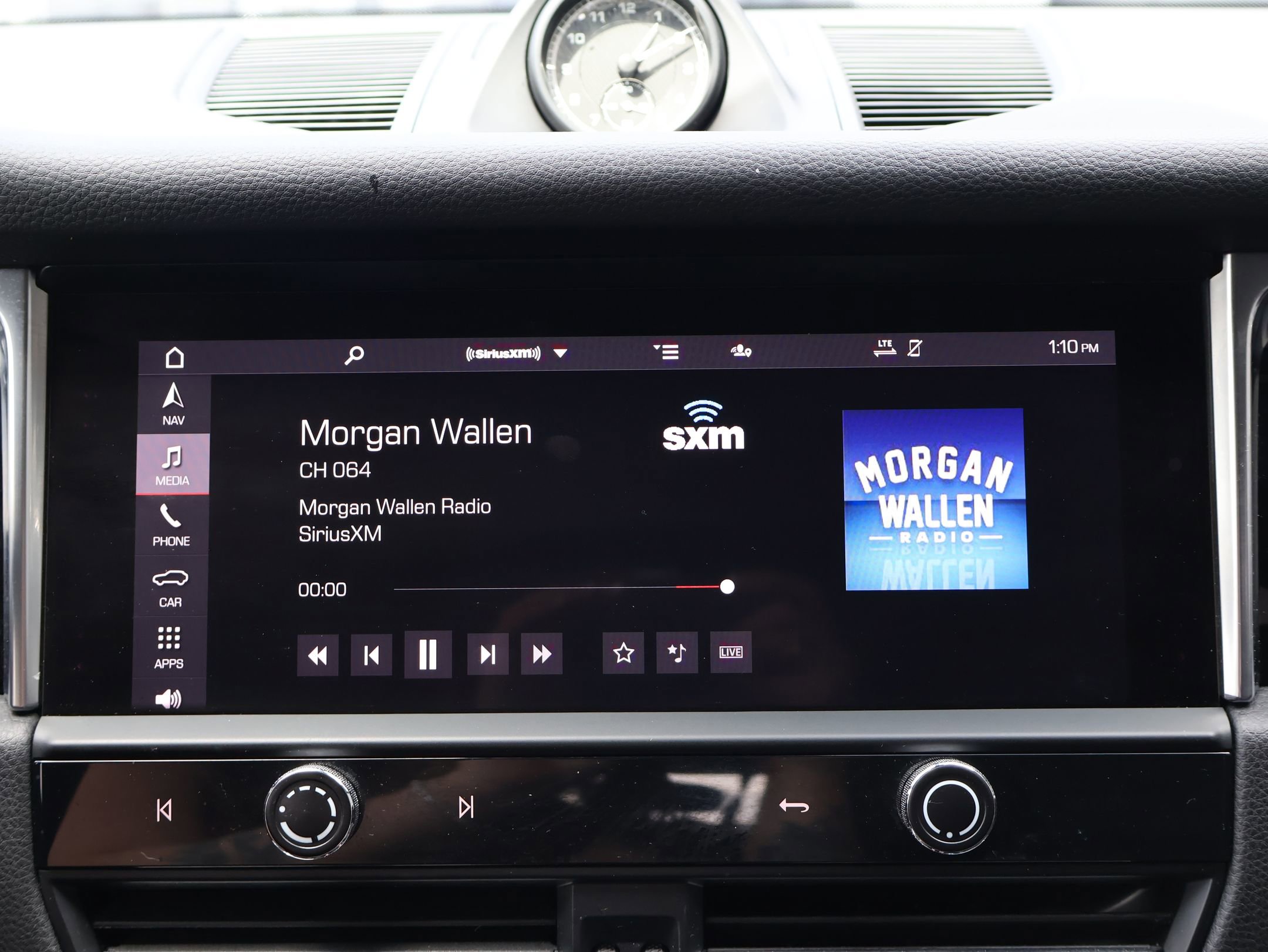 Certified 2023 Porsche Macan image 17