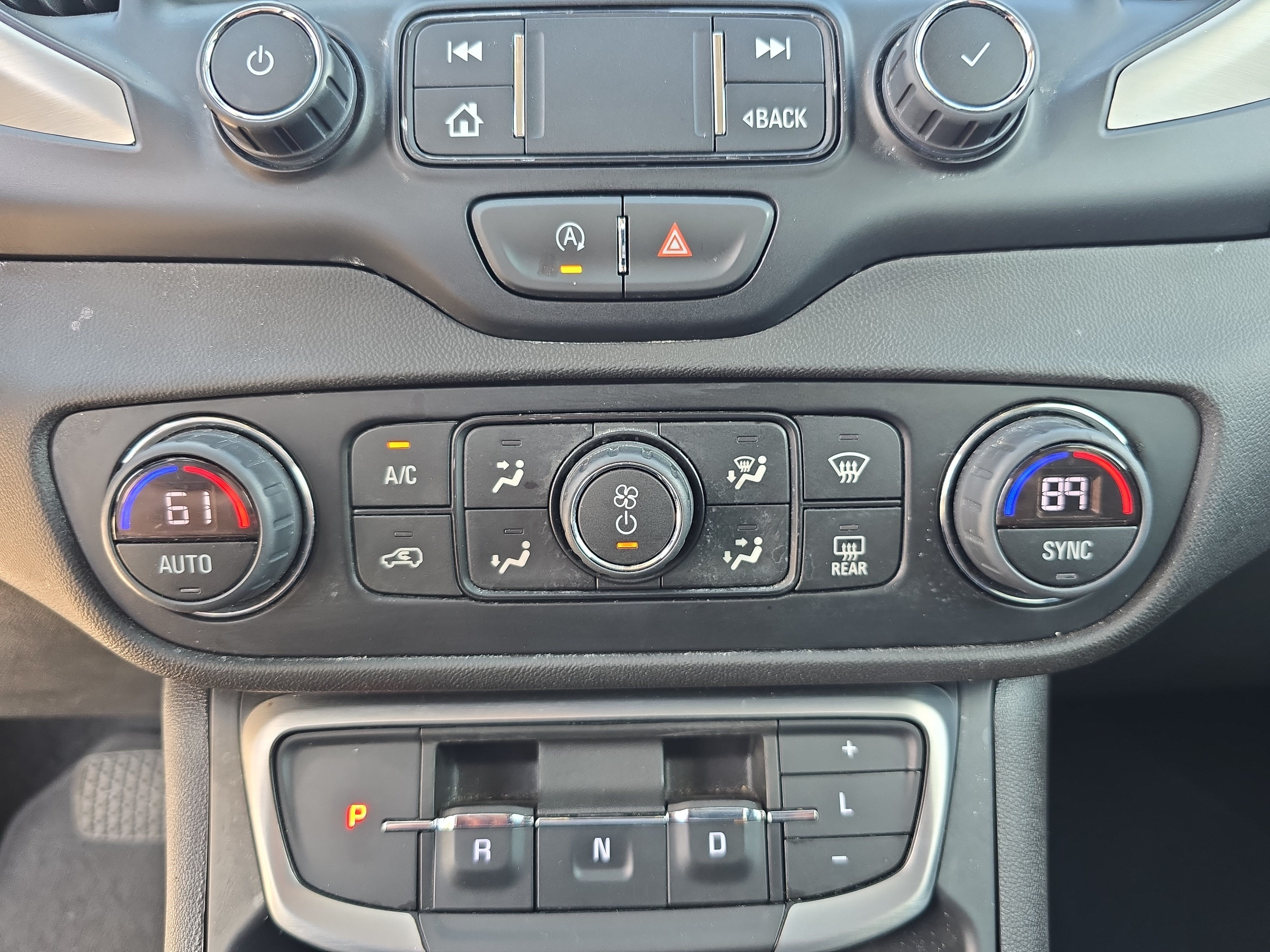 Used 2024 GMC Terrain SLT AWD/4WD image 21