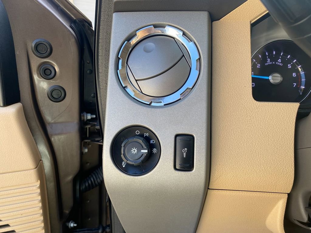 Used 2015 Ford F350 Lariat image 6