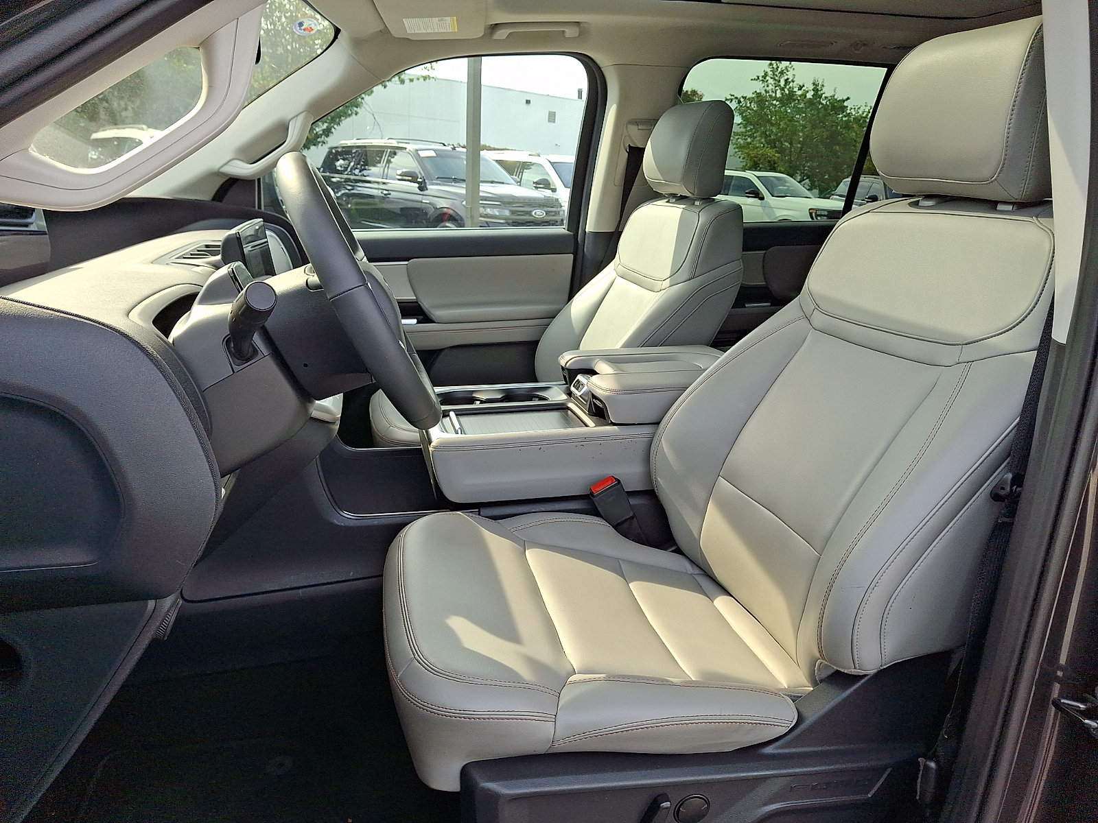 Certified 2025 Ford Expedition Active AWD/4WD image 17