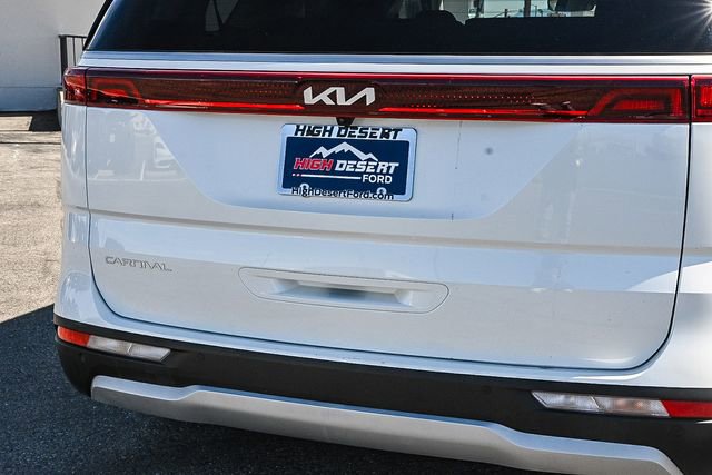 Used 2023 Kia Carnival EX image 10